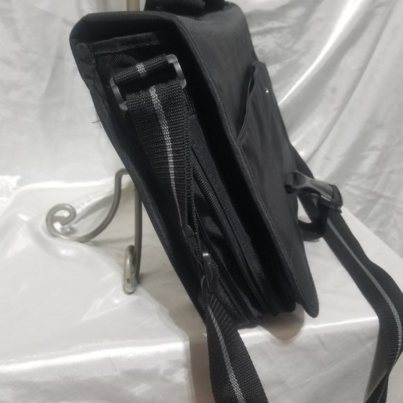 Solo Carrying Case Briefcase for 16" Notebook -Black Used/ Like New - Picture 9 of 16